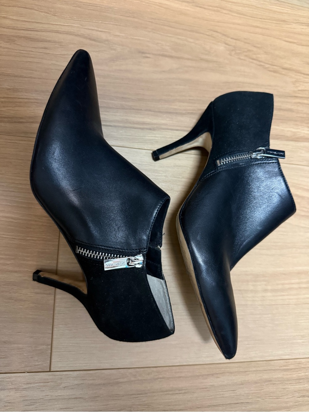 MICHAEL Michael Kors Black Pointed Leather & Suede Ankle Booties mywith Side Zip